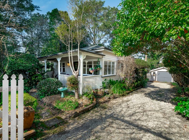 23 Westbourne Avenue, Wentworth Falls, NSW 2782
