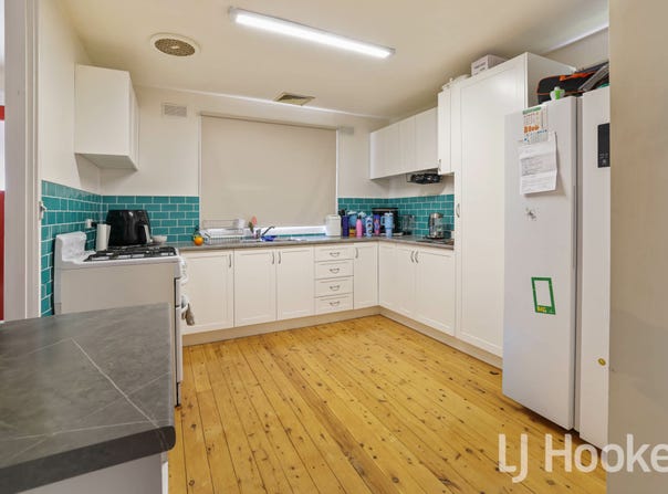 4 Bassett Drive, West Bathurst, NSW 2795