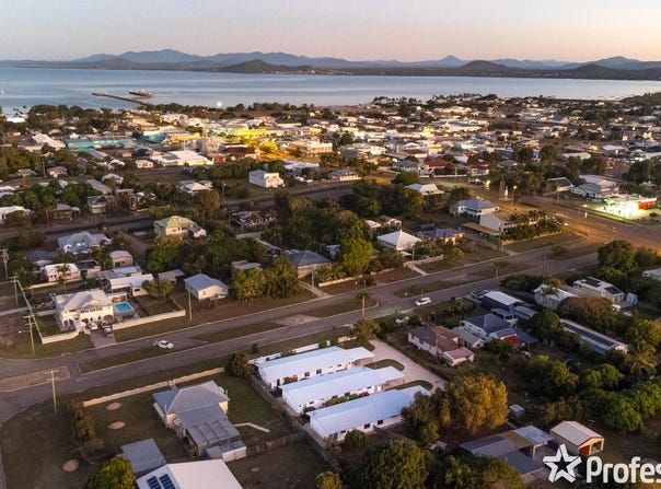 18 Poole Street, Bowen, Qld 4805