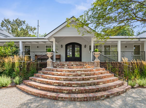 18 Salisbury Road, Mount Macedon, Vic 3441