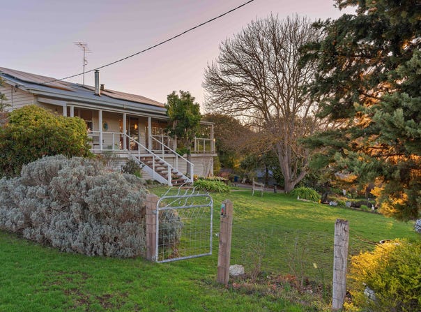 6 Hill Street, Clunes, Vic 3370