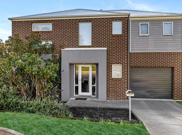 11/12 Stanbury Avenue, Canadian, Vic 3350