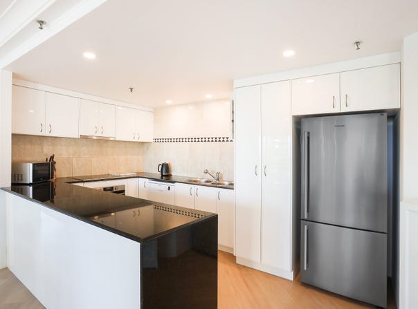 11/20 Cronin Avenue, Main Beach, Qld 4217
