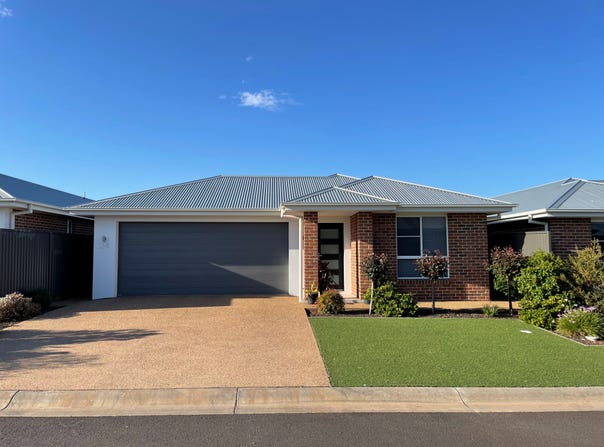 24 Manchurian Circuit, Dubbo, NSW 2830