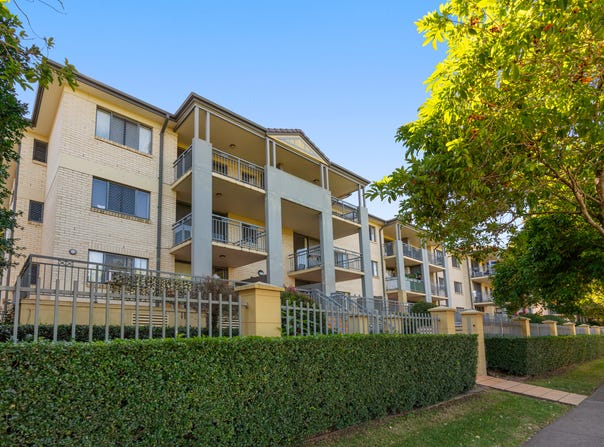 20/300 Sir Fred Schonell Drive, St Lucia, Qld 4067