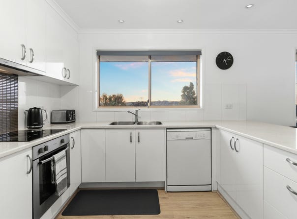 31 Wantana Crescent, Edens Landing, Qld 4207