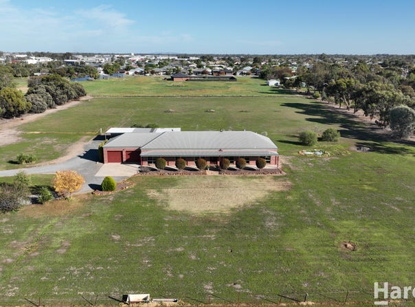 64 Walnut Avenue, Horsham, Vic 3400