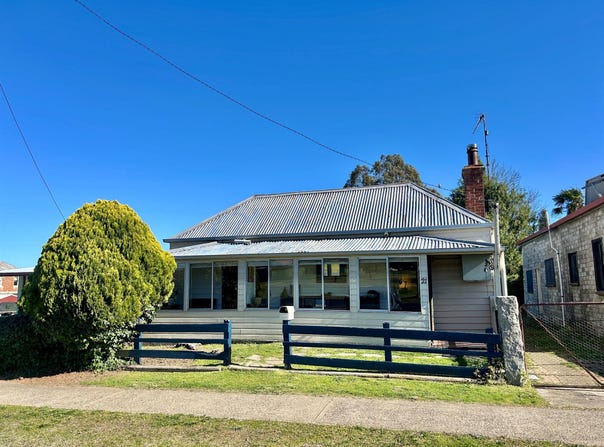 21 Maitland Street, Uralla, NSW 2358