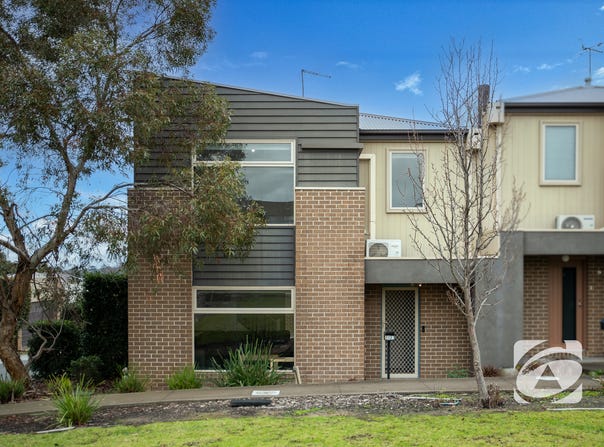 2/23 Atlantic Drive, Pakenham, Vic 3810