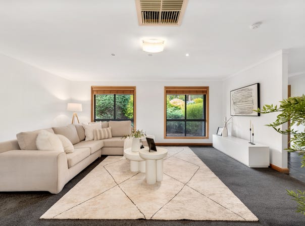 34 Horseshoe Drive, Woodcroft, SA 5162