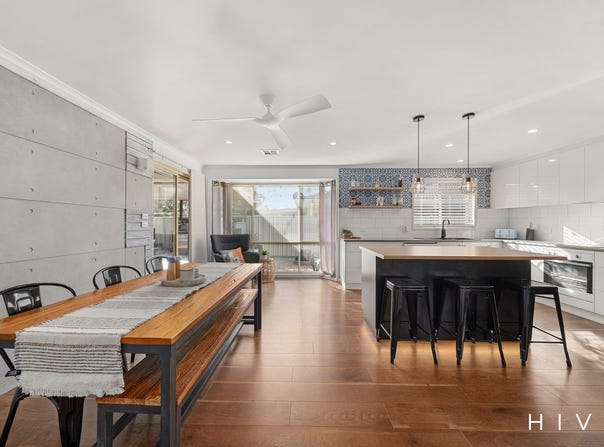 9 Hobday Place, Dunlop, ACT 2615