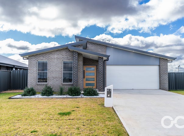 42 Federation Boulevard, Forbes, NSW 2871
