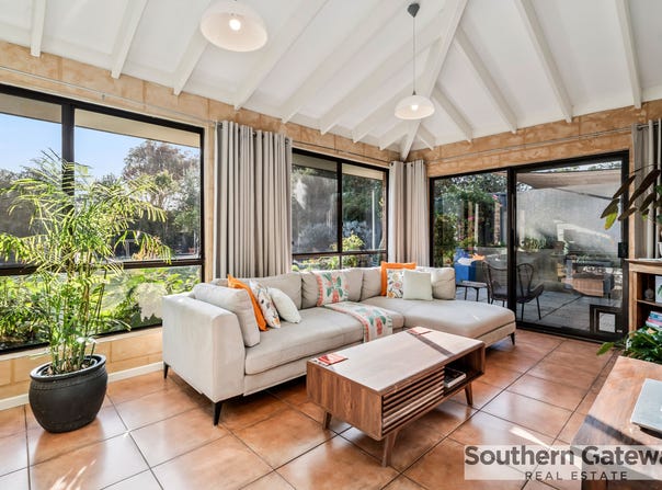 11 Hume Court, Parmelia, WA 6167