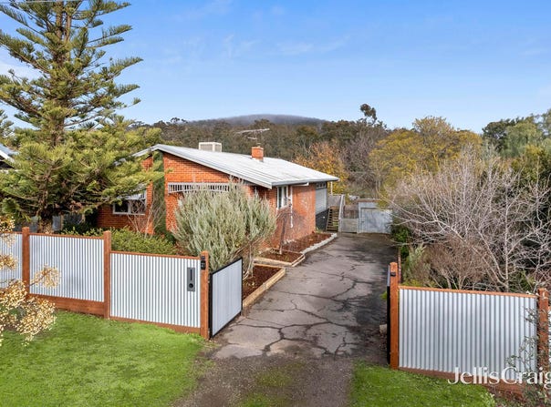 21 Warnock Street, Maldon, Vic 3463