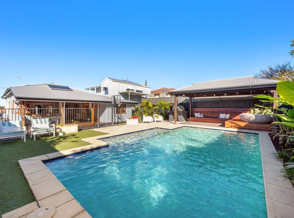 56 Kennington Road, Camp Hill, Qld 4152