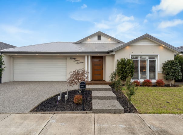 11 Oasis Avenue, Mickleham, Vic 3064