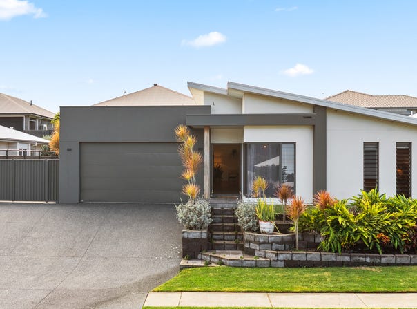 9 Burleigh Crescent, Woolgoolga, NSW 2456