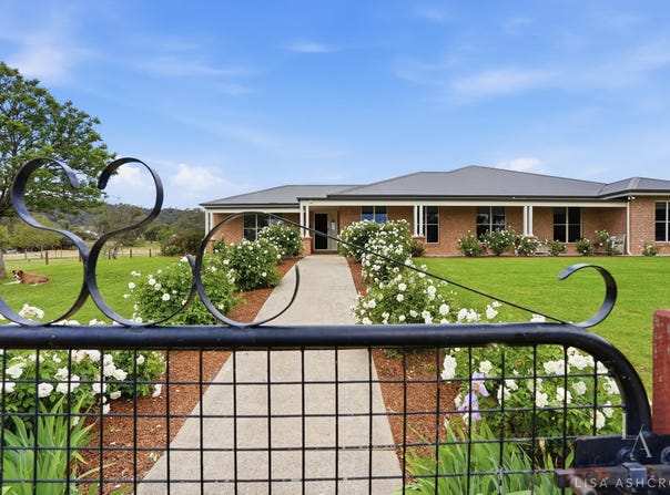 8 Woodswallow Close, Moore Creek, NSW 2340
