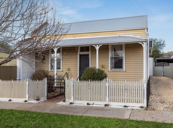13 Neale Street, Kennington, Vic 3550
