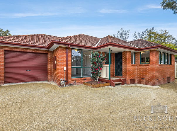 House 2/27 Grand Boulevard, Montmorency, Vic 3094