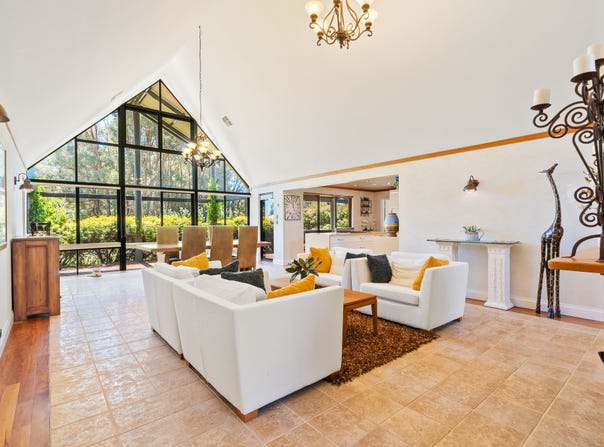 6 Nullewa Parkway, Lakelands, WA 6180