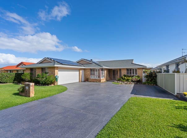 16 Undara Circuit, Forster, NSW 2428