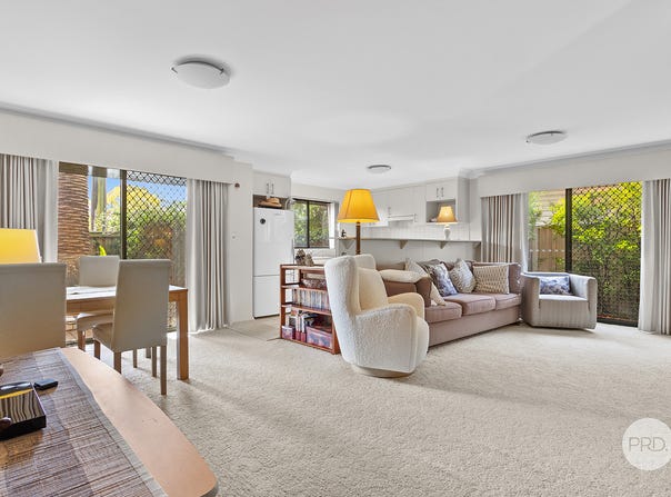 2/25-27 Henry Lawson Drive, Peakhurst, NSW 2210