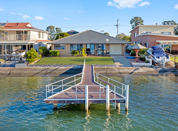 22 Esplanade, Jacobs Well, Qld 4208