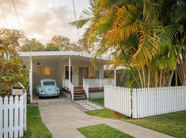 39 Fawkner Street, Chapel Hill, Qld 4069