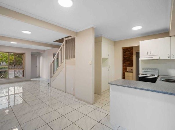 10/13 Bridge Street, Redbank, Qld 4301