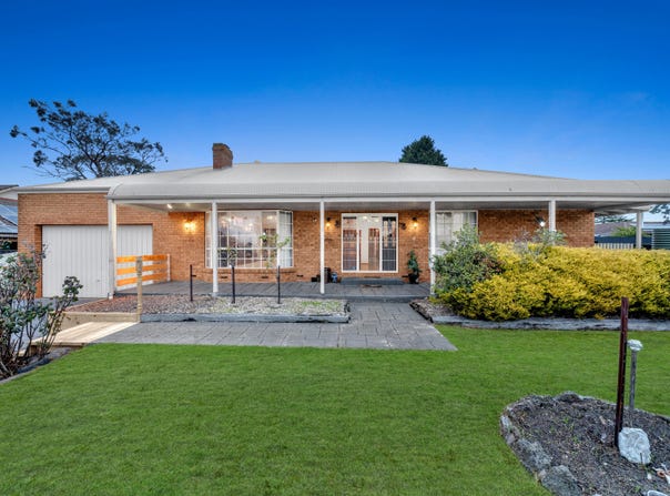 4 Coronet Court, Cranbourne, Vic 3977