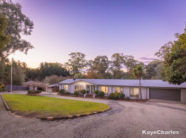9 Paternoster Road, Cockatoo, Vic 3781