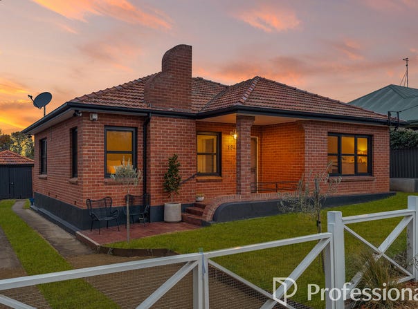 194 Bentinck Street, Bathurst, NSW 2795
