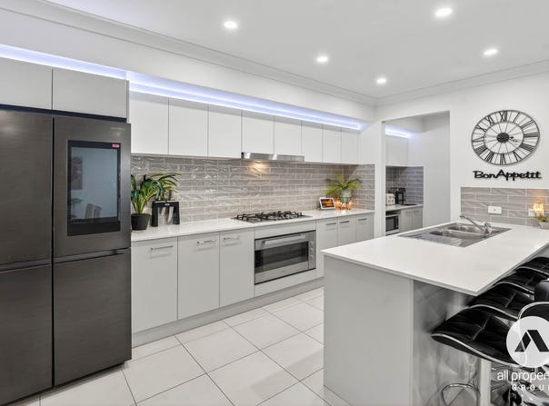 17 Outlook Boulevard, Gleneagle, Qld 4285