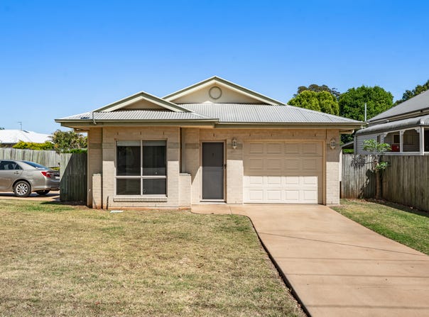 1/11 Gladstone Street, Newtown, Qld 4350