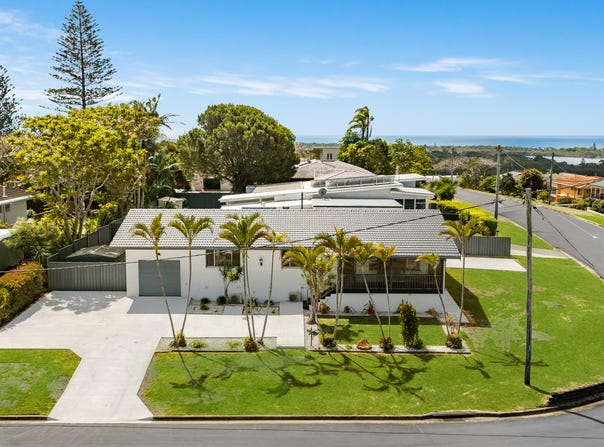 25 Walter Crescent, Banora Point, NSW 2486