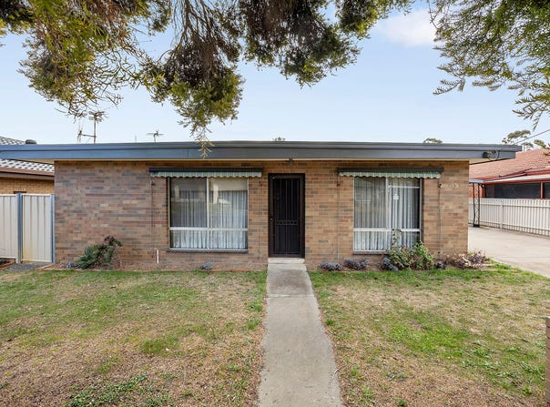 1/13 Bowles Street, Kangaroo Flat, Vic 3555