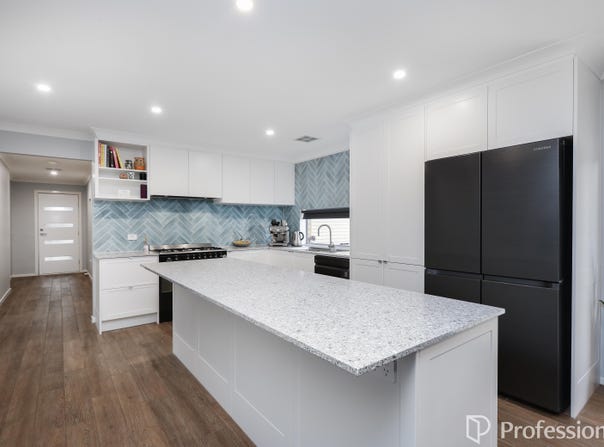 11 Riverina Boulevard, Brookfield, Vic 3338