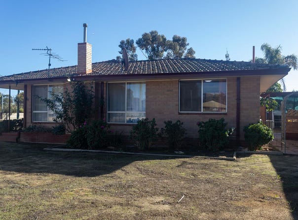 68 Kitchener Road, Merredin, WA 6415