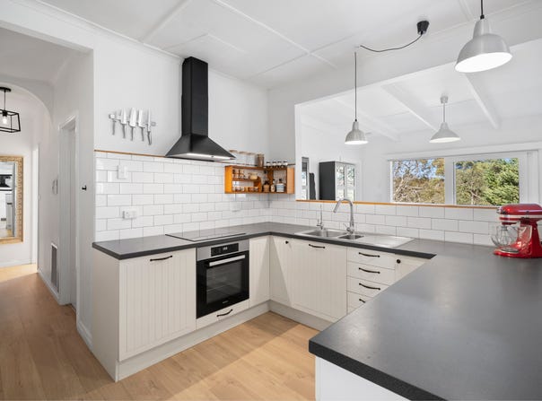 54 Russell Street, Mount Evelyn, Vic 3796