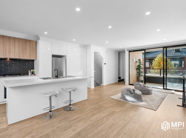 3/4 Frankcom Street, Blackburn, Vic 3130