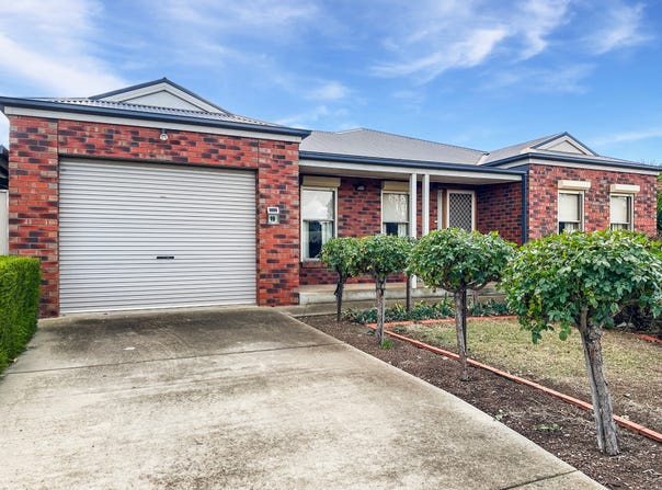 19 Hall Street, Carisbrook, Vic 3464