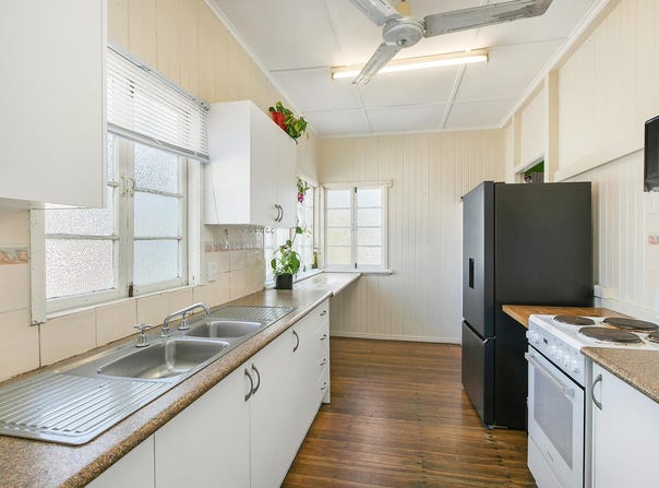 302 Waterloo Street, Berserker, Qld 4701