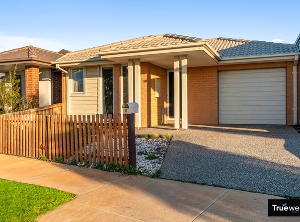 22 Viola Drive, Rockbank, Vic 3335