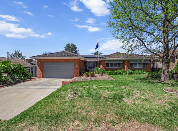 10 McDonald Crescent, Tamworth, NSW 2340