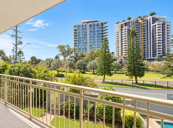 8/74-78 Thomas Drive, Chevron Island, Qld 4217