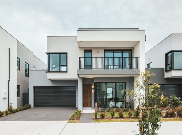 27 Shoreline Road, Moorebank, NSW 2170