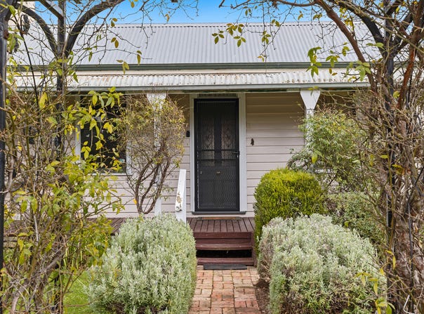 17 Faraday Street, Avoca, Vic 3467