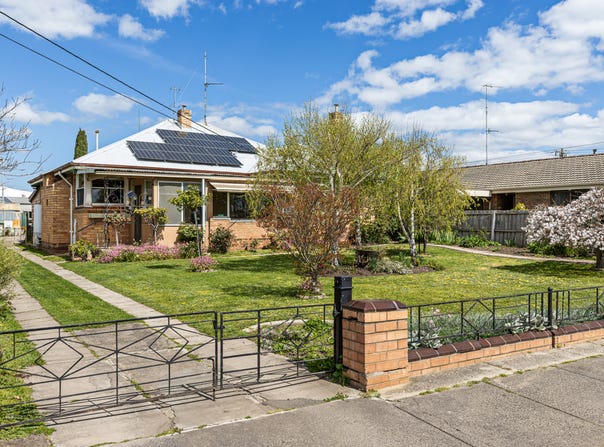 4 Bridge Street, Sebastopol, Vic 3356