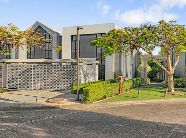 82 Peninsula Drive, Robina, Qld 4226